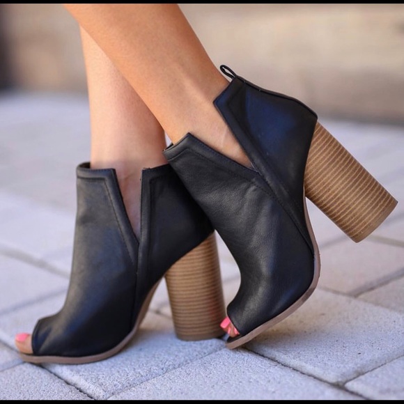 😍Restock BLACK PEEP TOE CYLINDER HEEL  BOOTIE - Picture 4 of 8